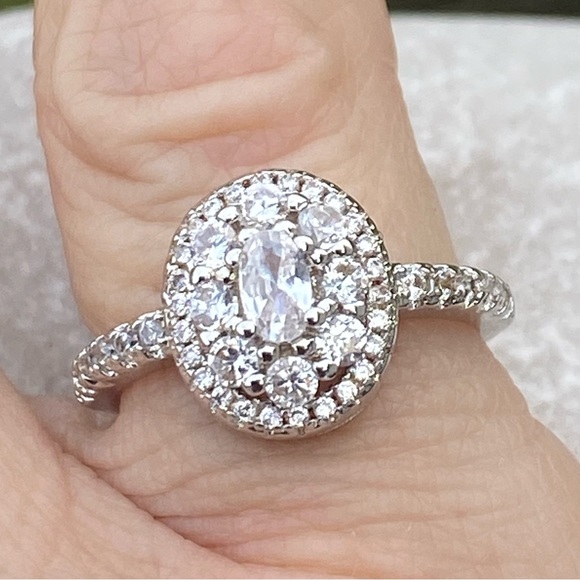 Cubic Zirconia multi-stone .925 Silver ring Sz 7 - Picture 3 of 16